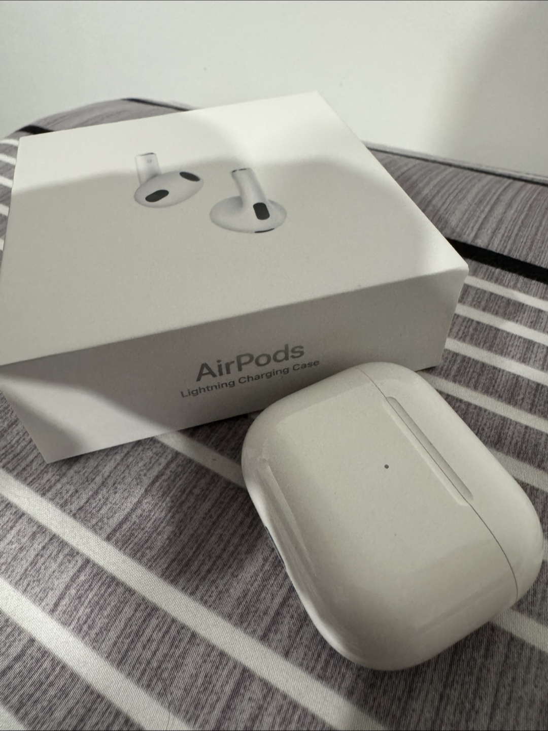 Apple AirPods Lightning Charging Case( case only ) - photo 2