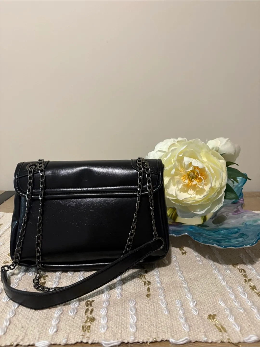 Black Leather Chain Strap Shoulder Bag image indicator(2)