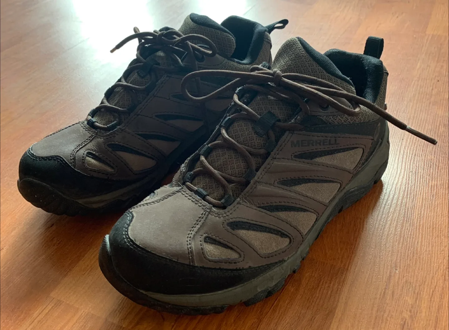 Merrell Hiking Shoes - Men's Size 8 image indicator(2)