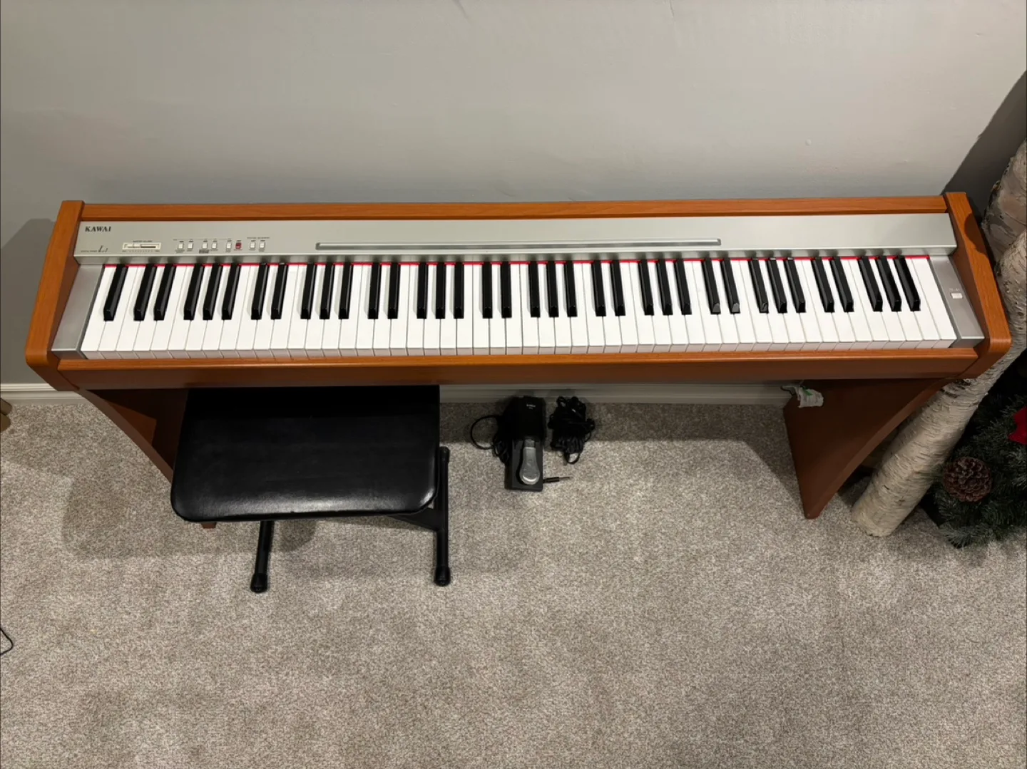 Kawai L1 Digital Piano with Bench and Cover image indicator(2)