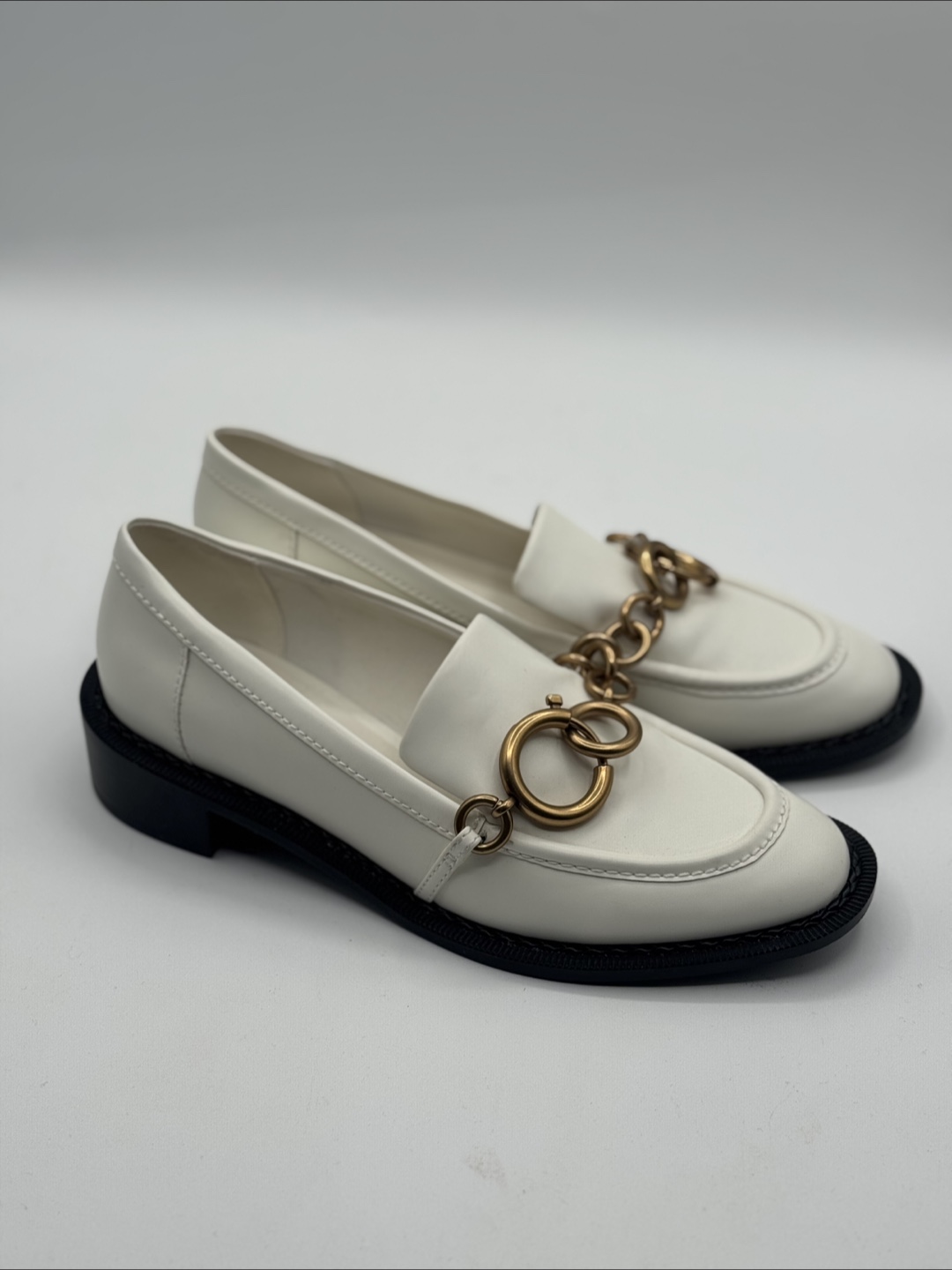 Charles & Keith White Chain Loafers - photo 2