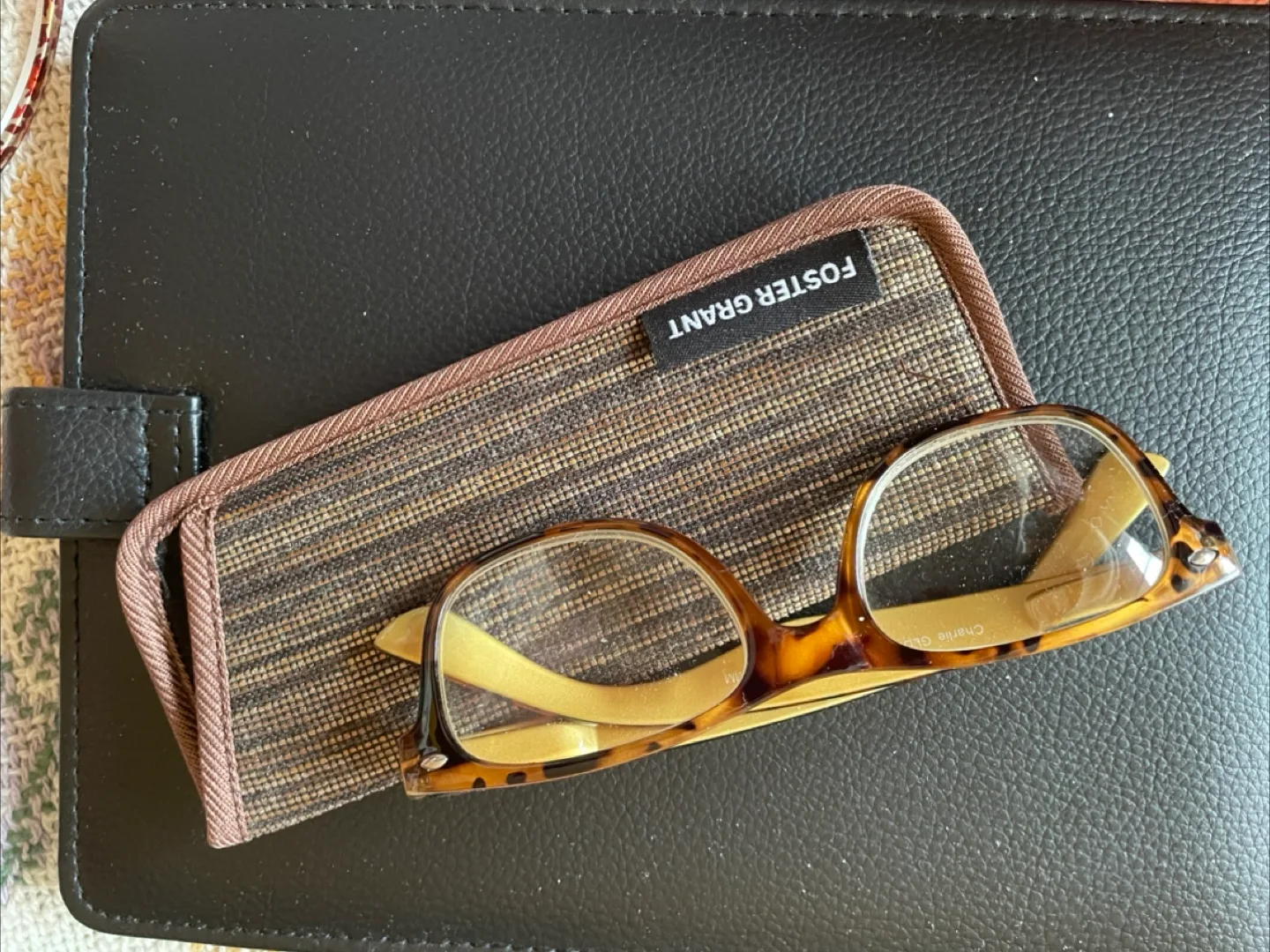 🏒Tortoiseshell Reading Glasses with Foster Grant Case thumbnail
