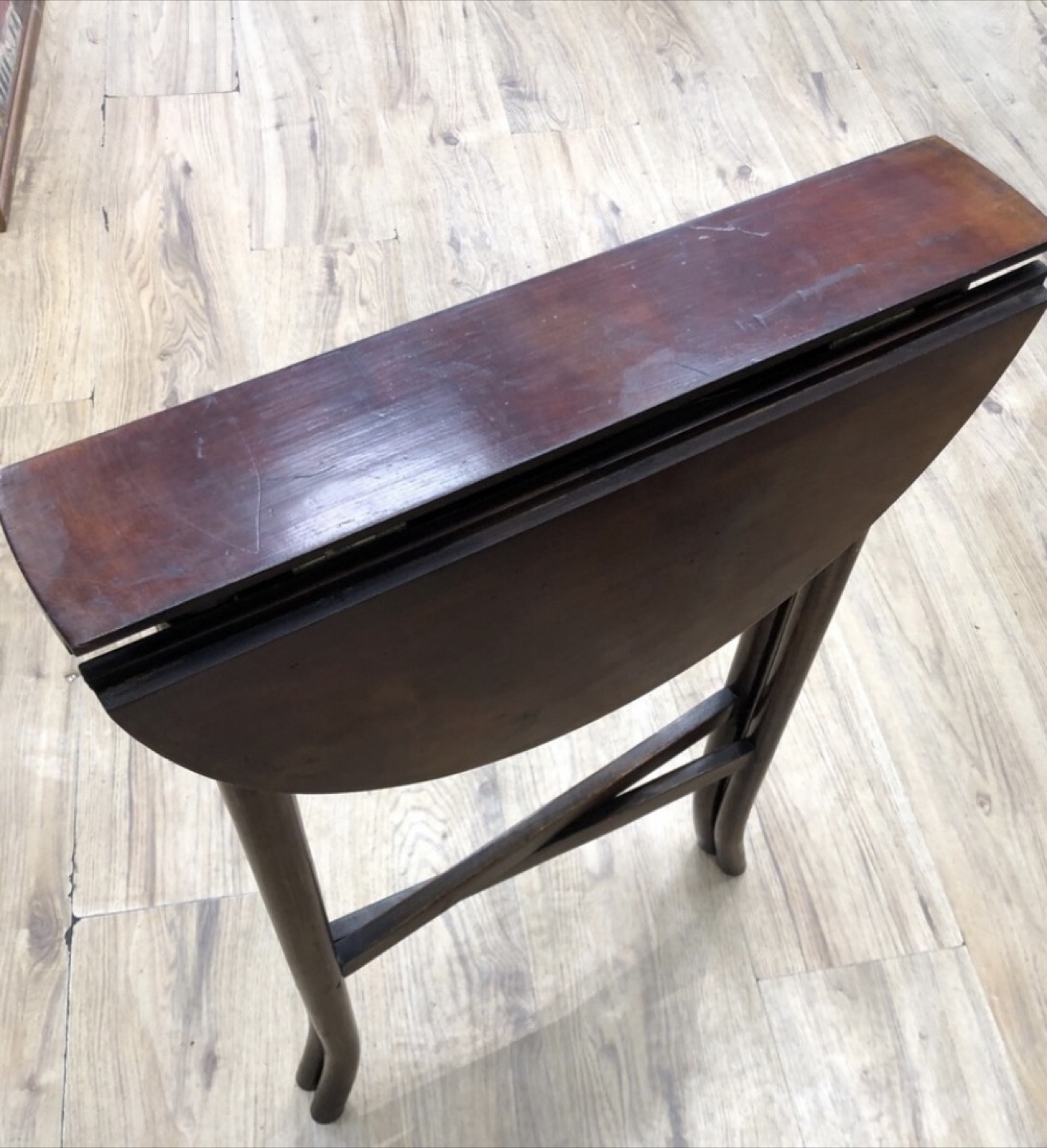 Antique Mahogany Round Drop-Leaf Table - photo 2