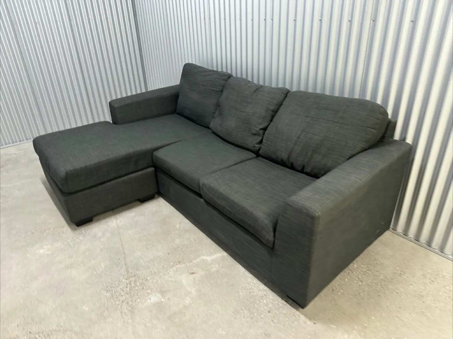 COMFY SECTIONAL COUCH - reversible- can deliver image indicator(6)