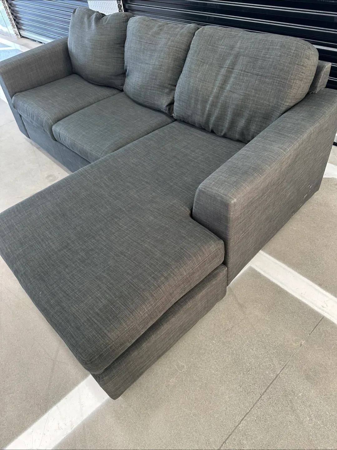 COMFY SECTIONAL COUCH - reversible- can deliver image indicator(2)