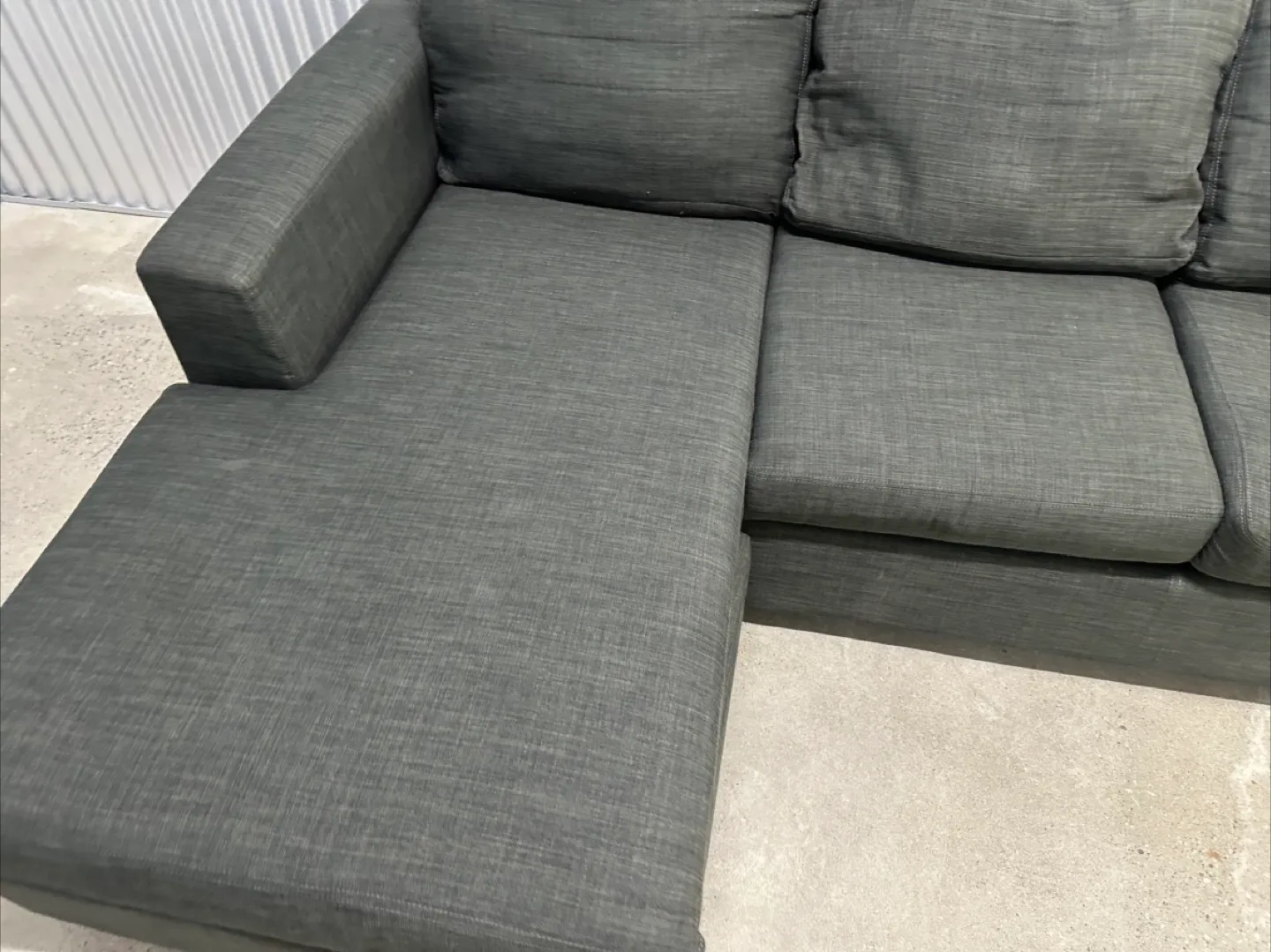 COMFY SECTIONAL COUCH - reversible- can deliver image indicator(5)
