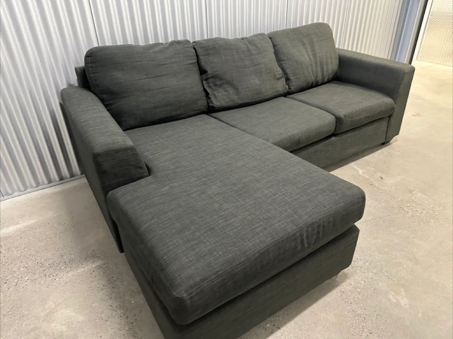 COMFY SECTIONAL COUCH - reversible- can deliver image indicator(4)