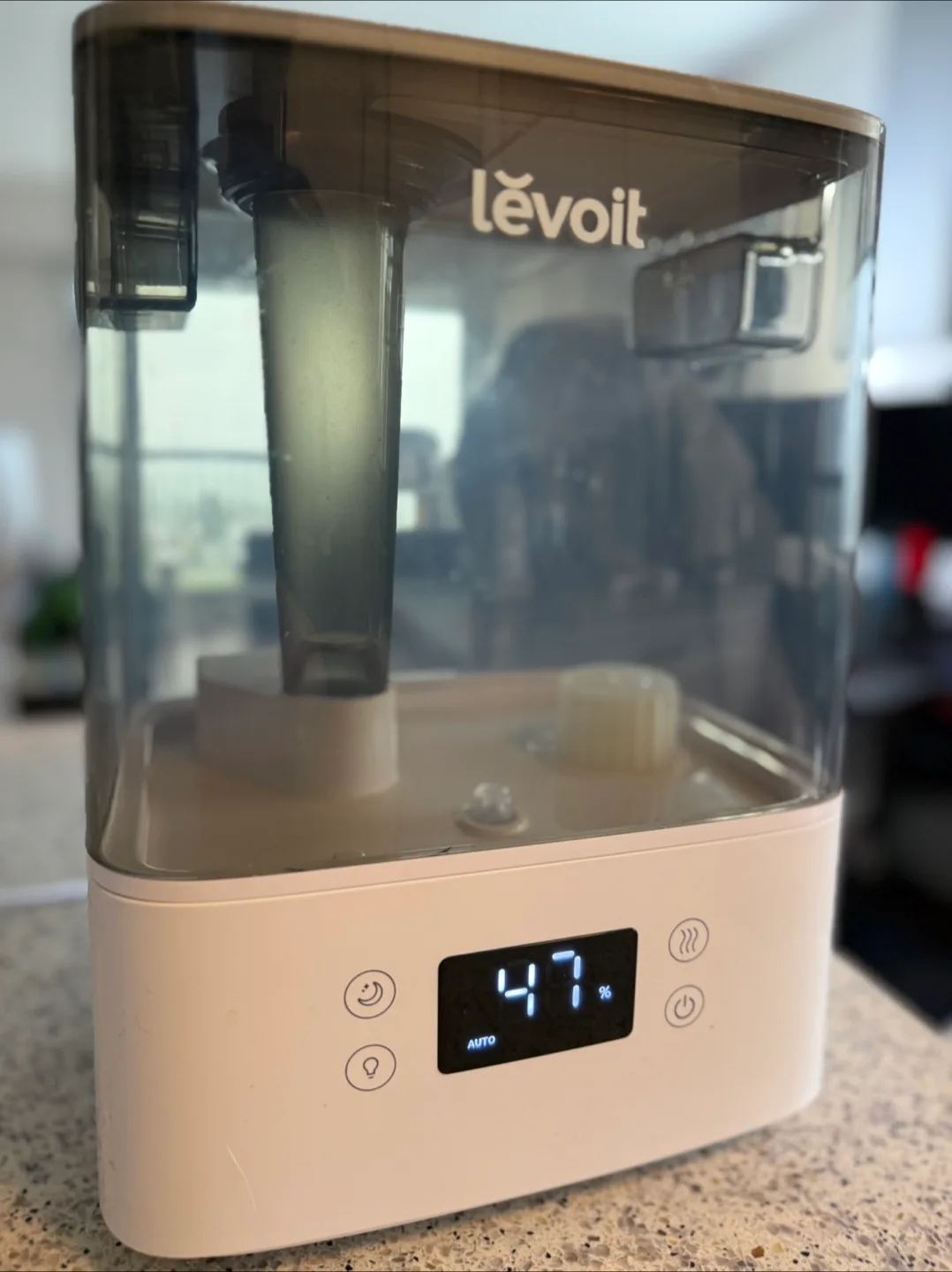 Lévoit Ultrasonic Humidifier - Moving Sale 💚 thumbnail