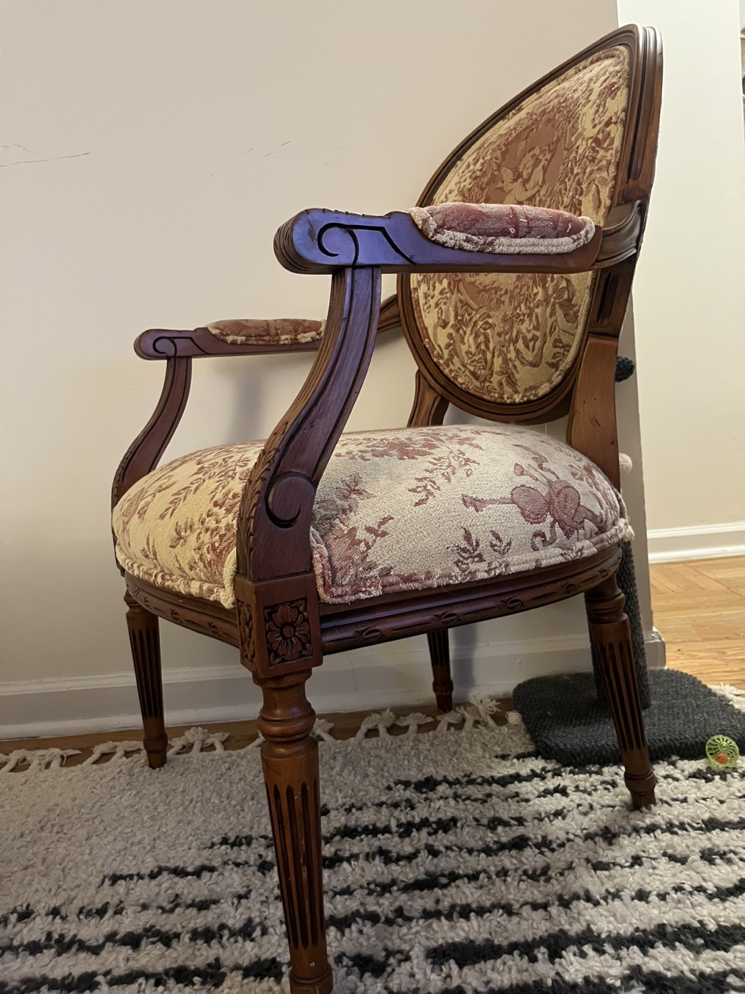 Vintage French-Style Armchair - photo 5