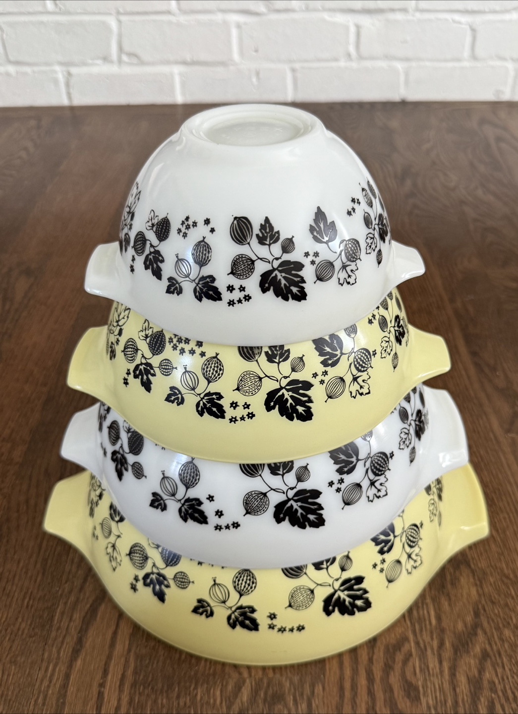 Vintage Pyrex Gooseberry Mixing Bowls, Set of 4
