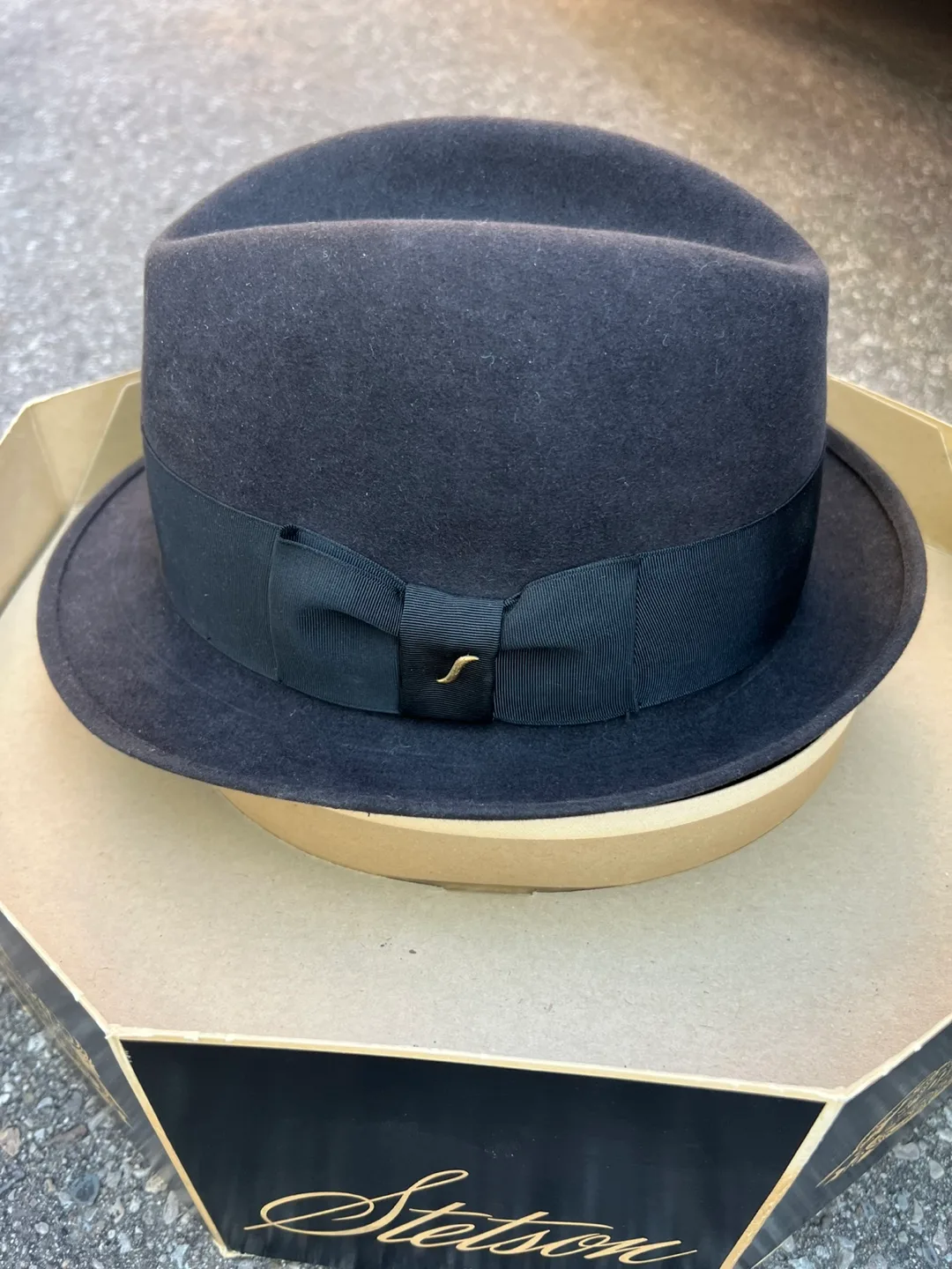 Vintage Stetson Royal Fedora Hat - Size 7 1/4 image indicator(6)