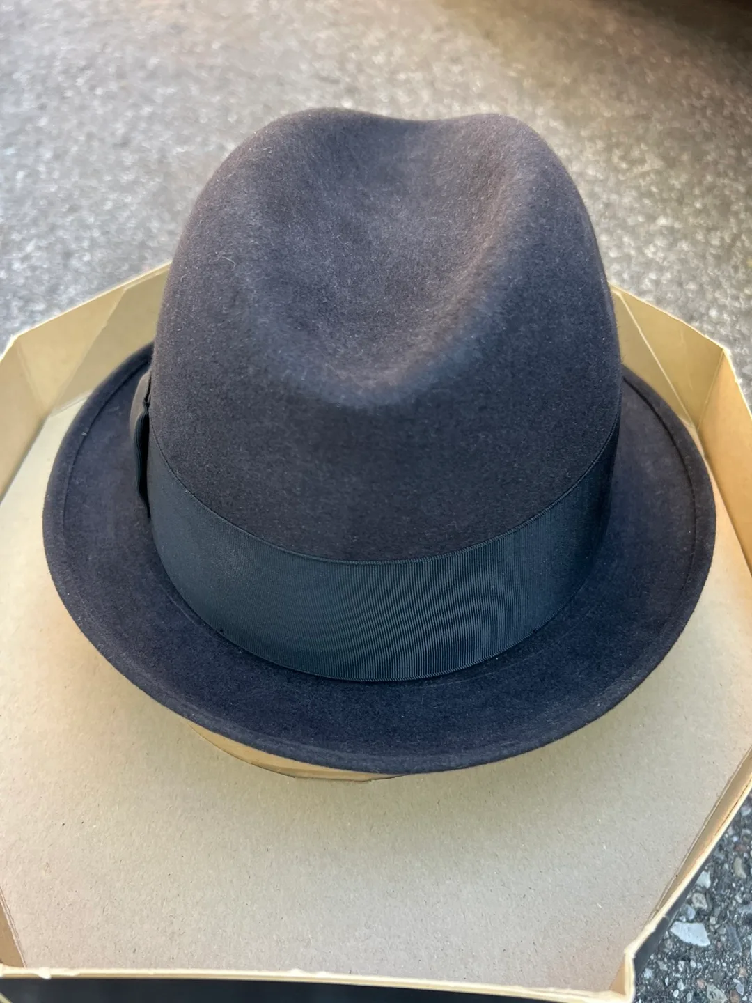 Vintage Stetson Royal Fedora Hat - Size 7 1/4 image indicator(5)