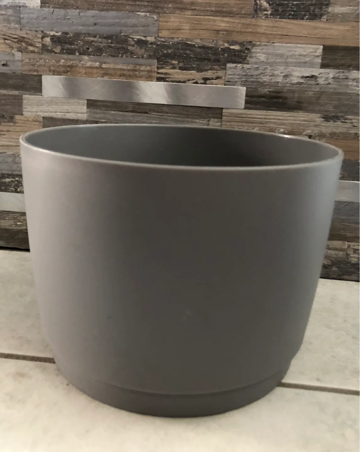 🏒Grey Plastic Plant Pot with Drainage (set of 3) image indicator(2)
