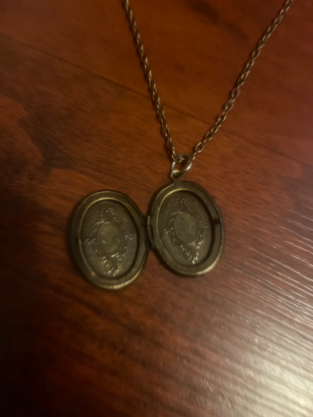 Antique-style Brass Locket Necklace image indicator(2)