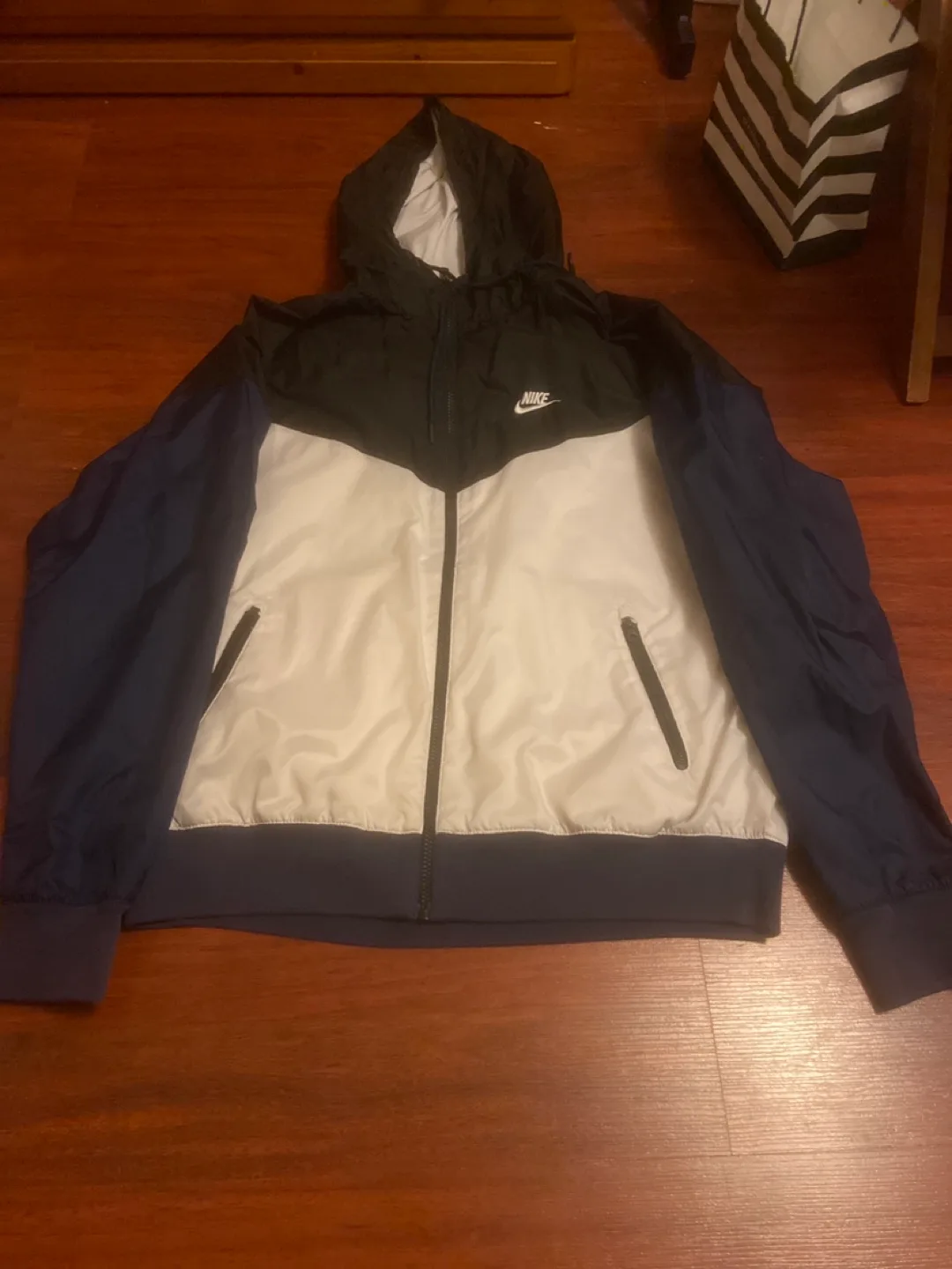 Nike Windrunner Jacket - Size Large image indicator(2)