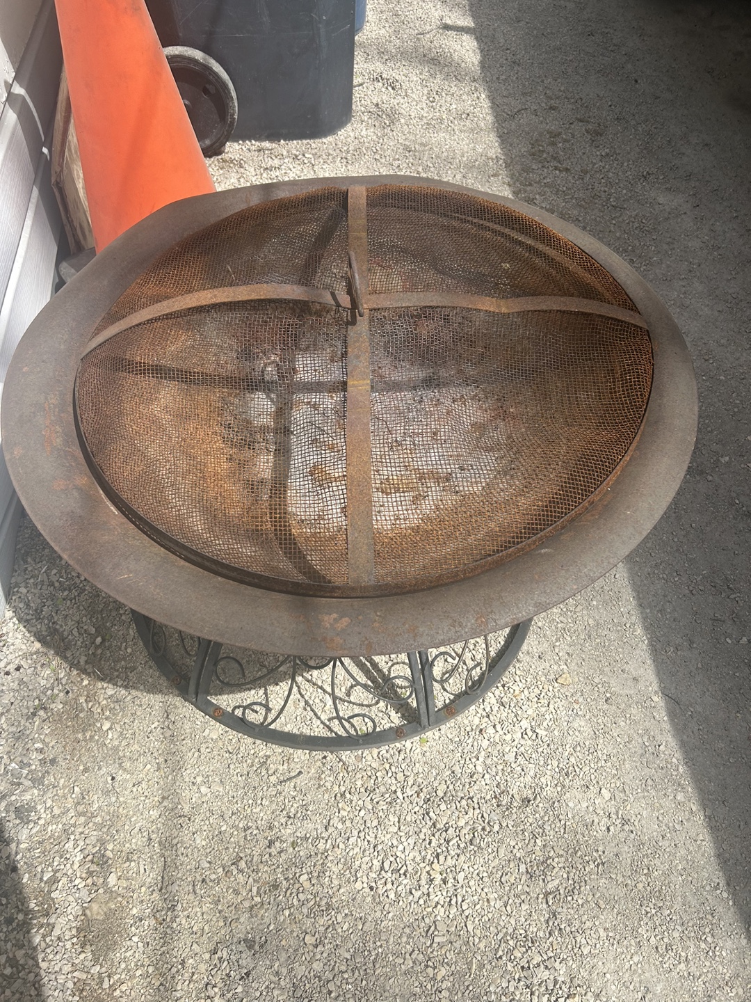 Outdoor Fire Pit with Mesh Cover