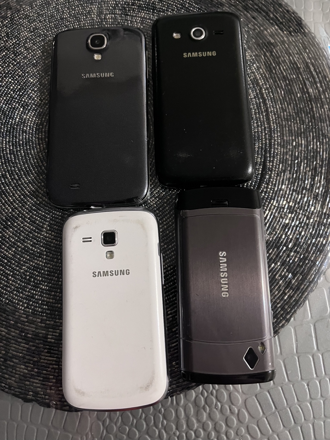 Samsung Smartphones - photo 3