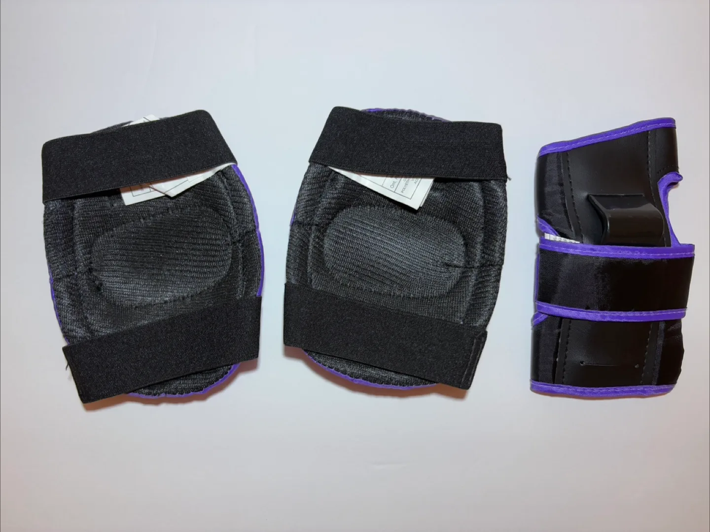*Like New* Kid’s Knee Pads and Wrist Pad Protection+Bag 🏒 image indicator(2)