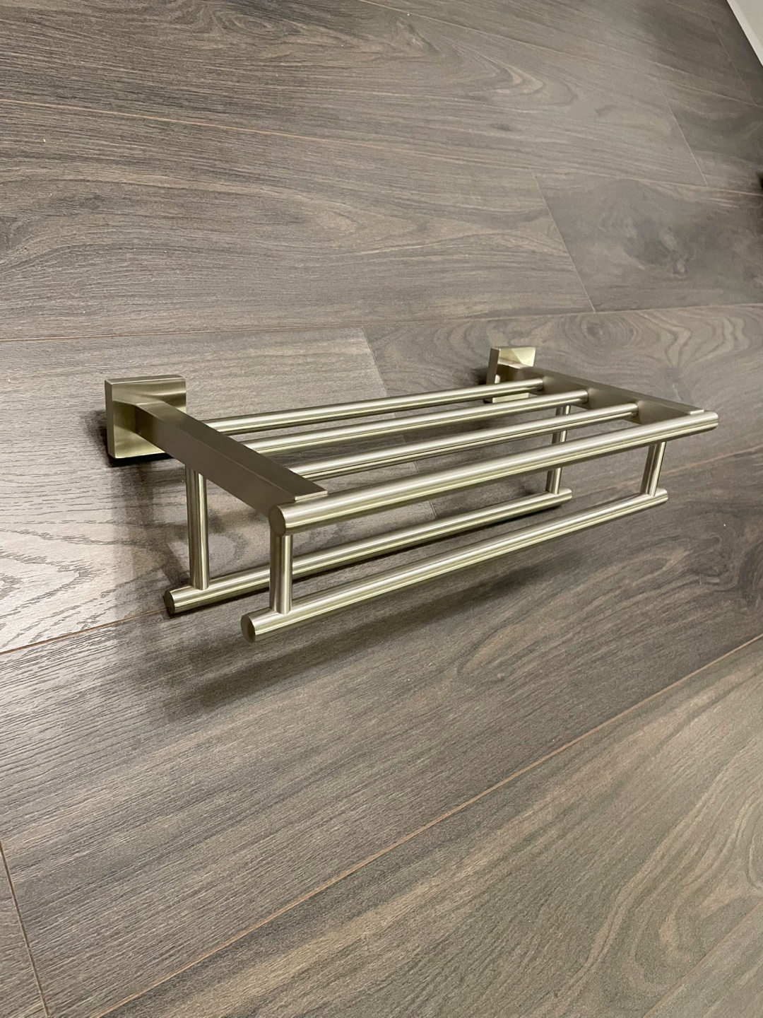 Like New Towel Shelf - Pls Read Description