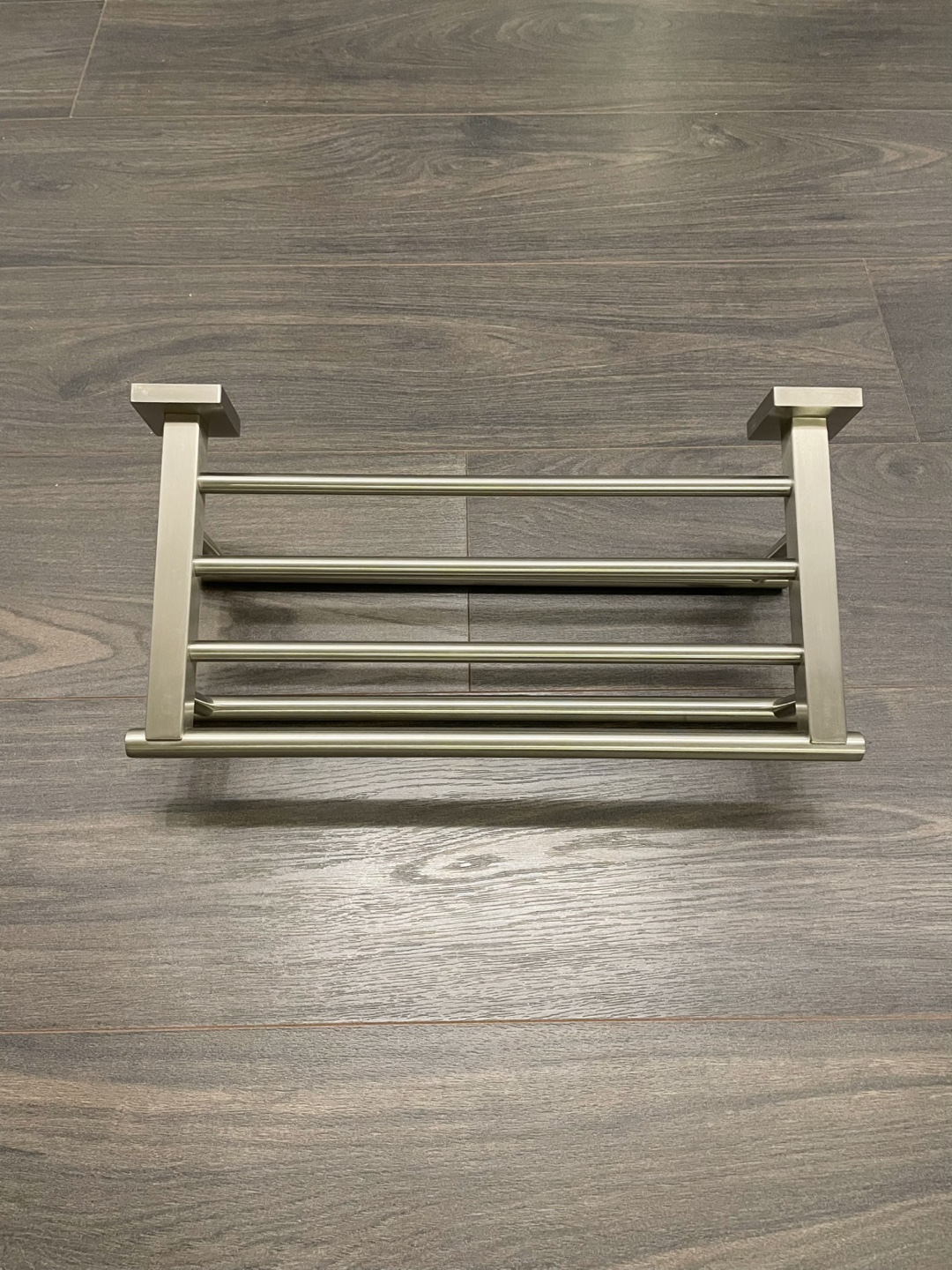 Like New Towel Shelf - Pls Read Description - photo 3