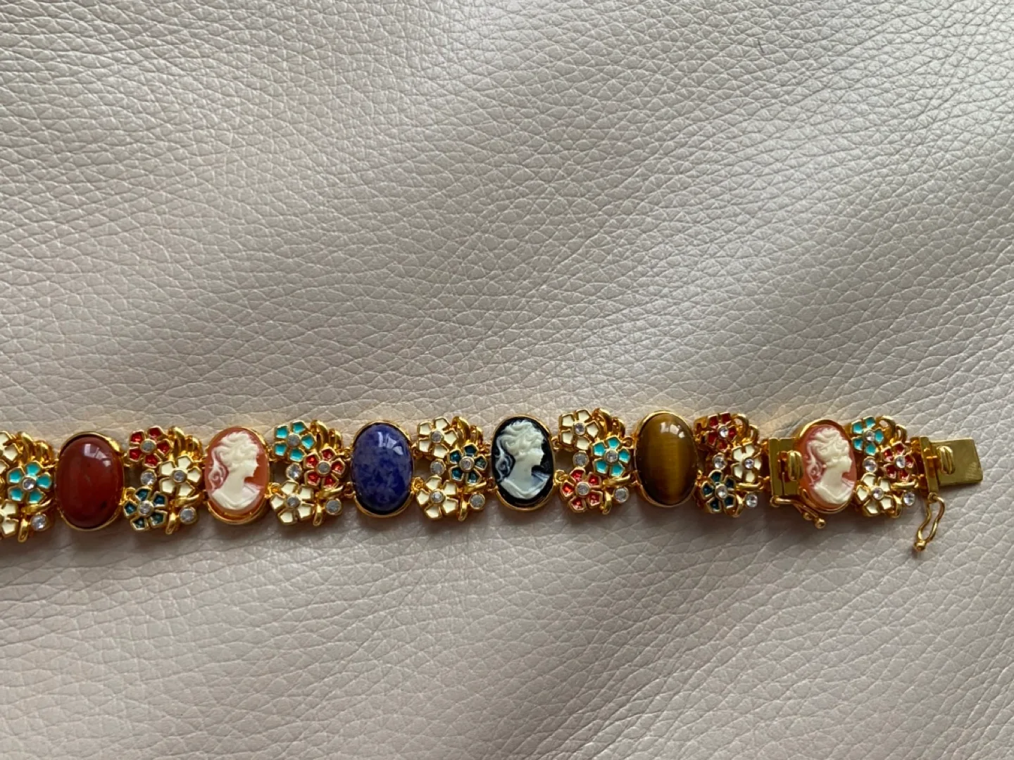 Camrose & Kross Jackie Kennedy Bracelet image indicator(4)