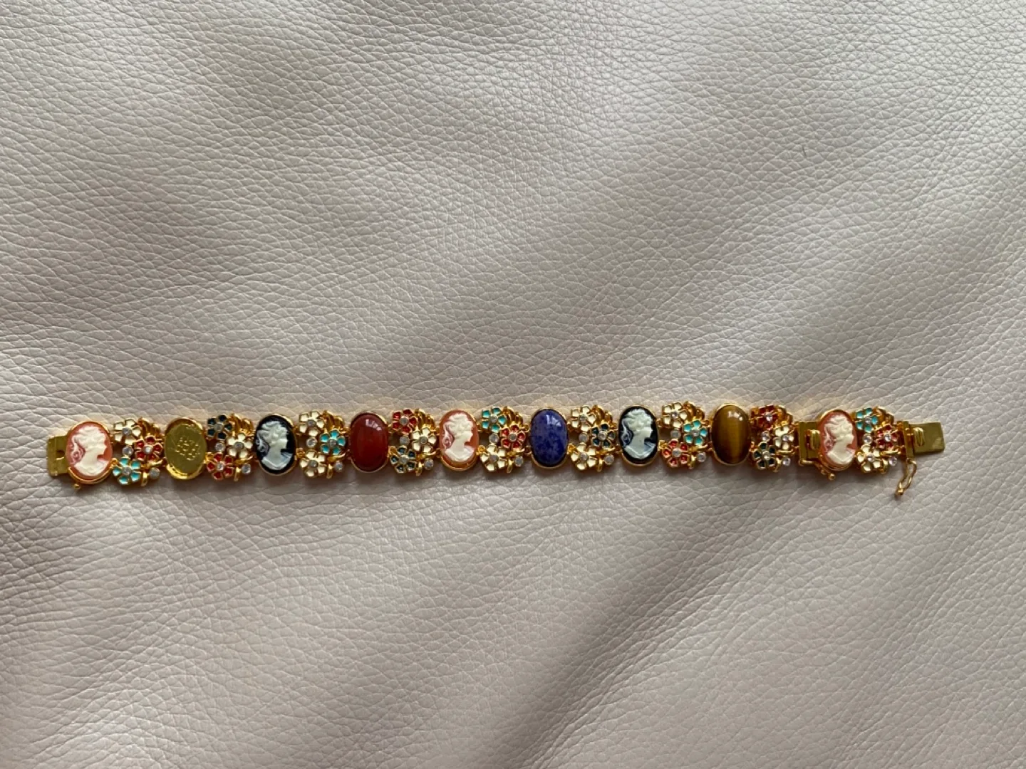 Camrose & Kross Jackie Kennedy Bracelet image indicator(5)