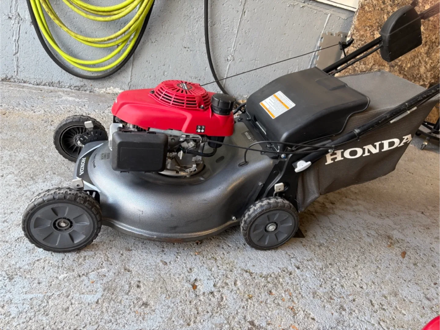 Honda Lawnmower and Trimmer both Excellent Conditions! image indicator(2)
