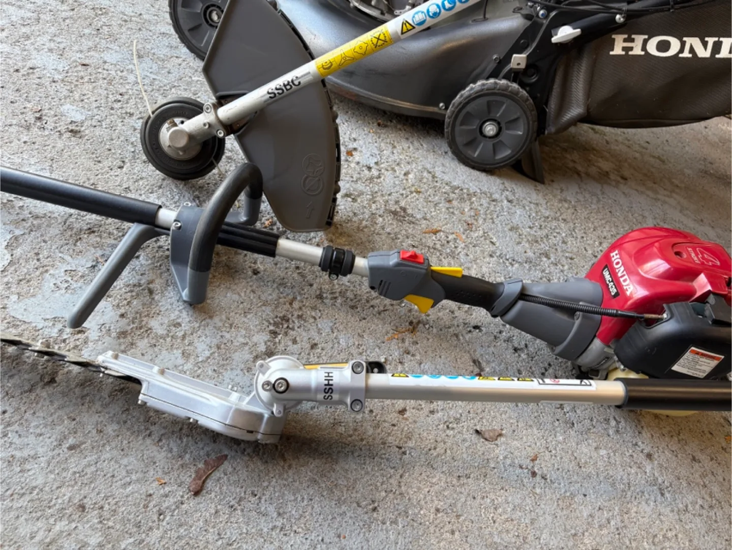 Honda Lawnmower and Trimmer both Excellent Conditions! image indicator(3)