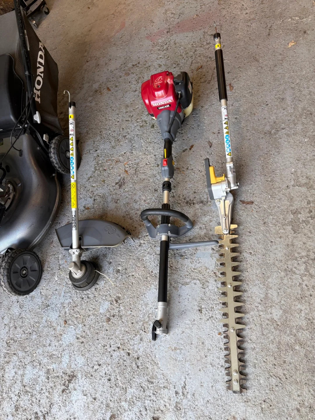 Honda Lawnmower and Trimmer both Excellent Conditions! image indicator(4)