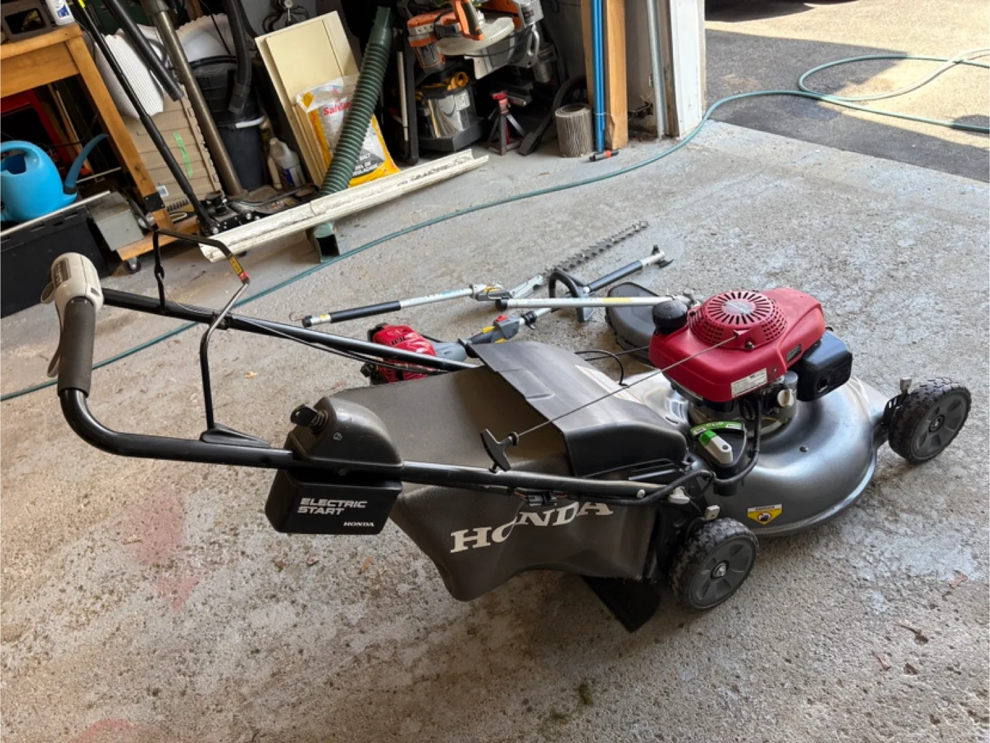 Honda Lawnmower and Trimmer both Excellent Conditions! image indicator(7)
