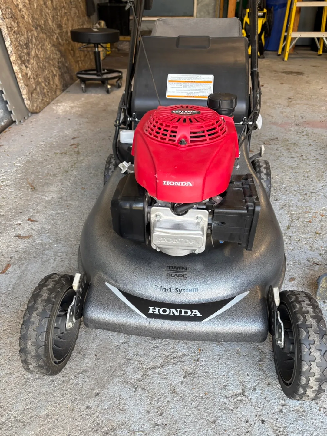 Honda Lawnmower and Trimmer both Excellent Conditions! image indicator(9)