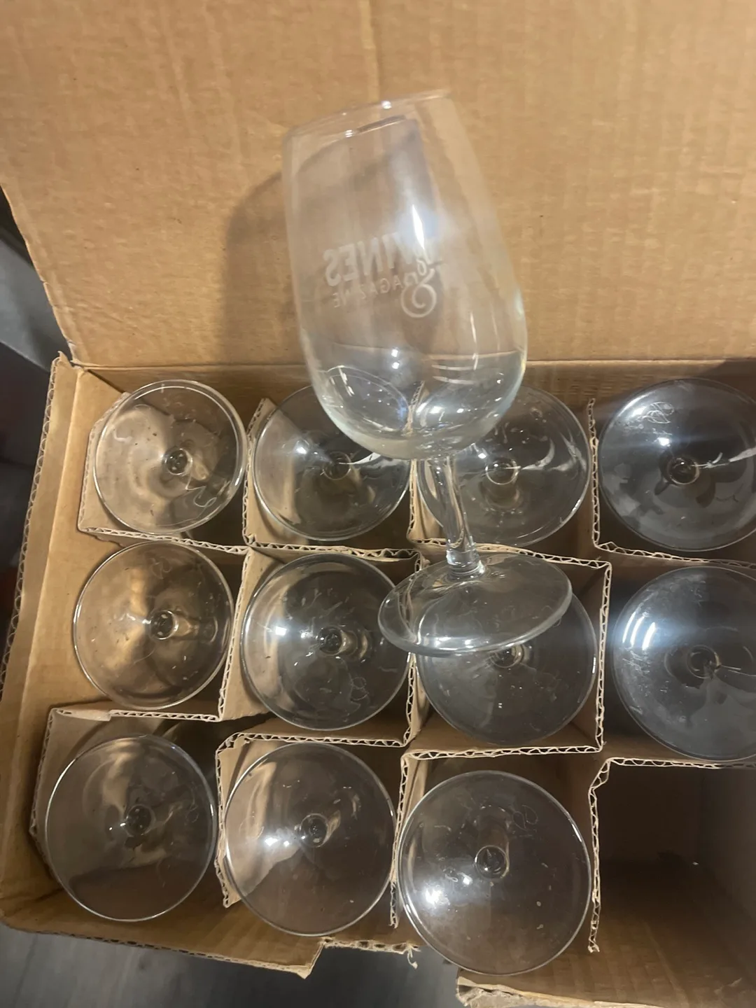 12 Wine Glasses - Vines Magazine image indicator(2)