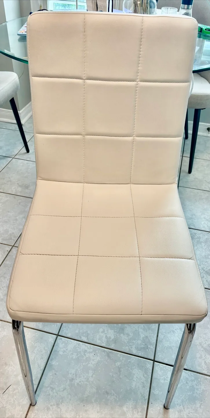 Set of 4 White Dining Chairs image indicator(2)