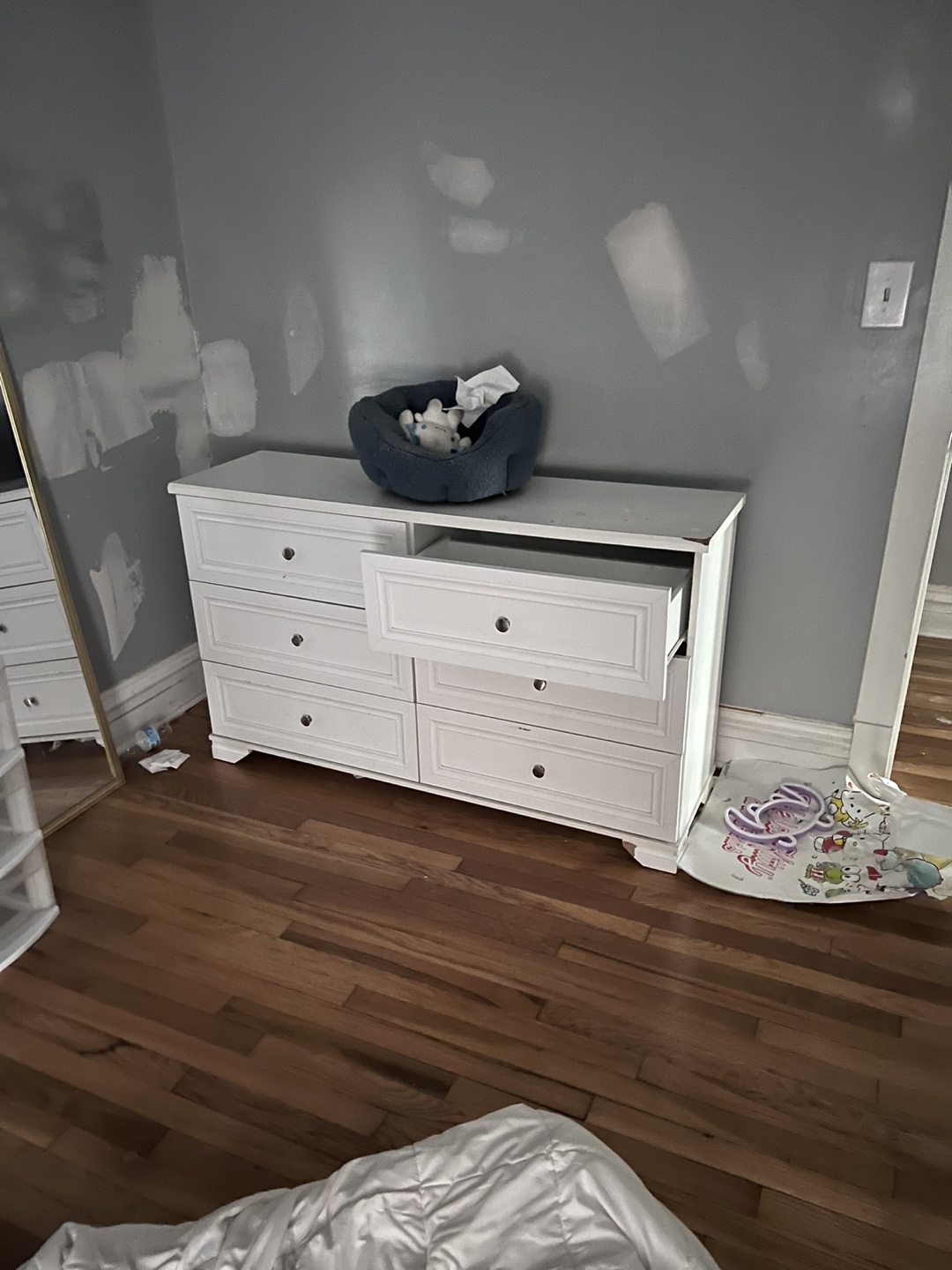 2 White Wooden 7-Drawer Dresser - photo 4