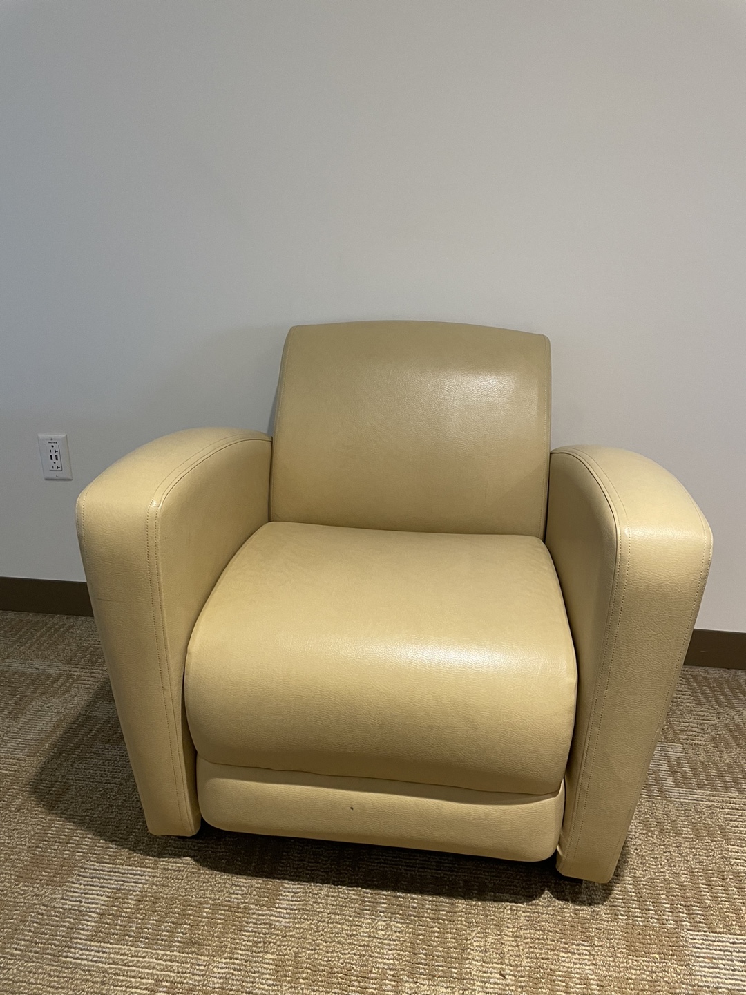 🥕 Tan Leather Recliner Chair