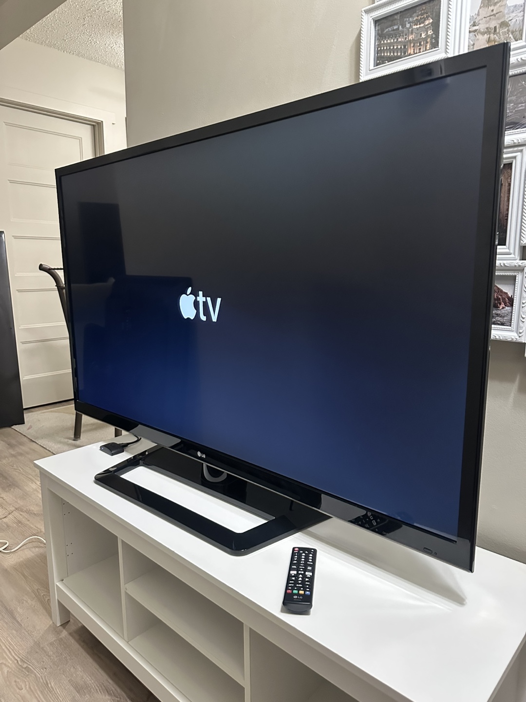 55″ LG LED TV (non-smart) comes with Roku TV stick - photo 4