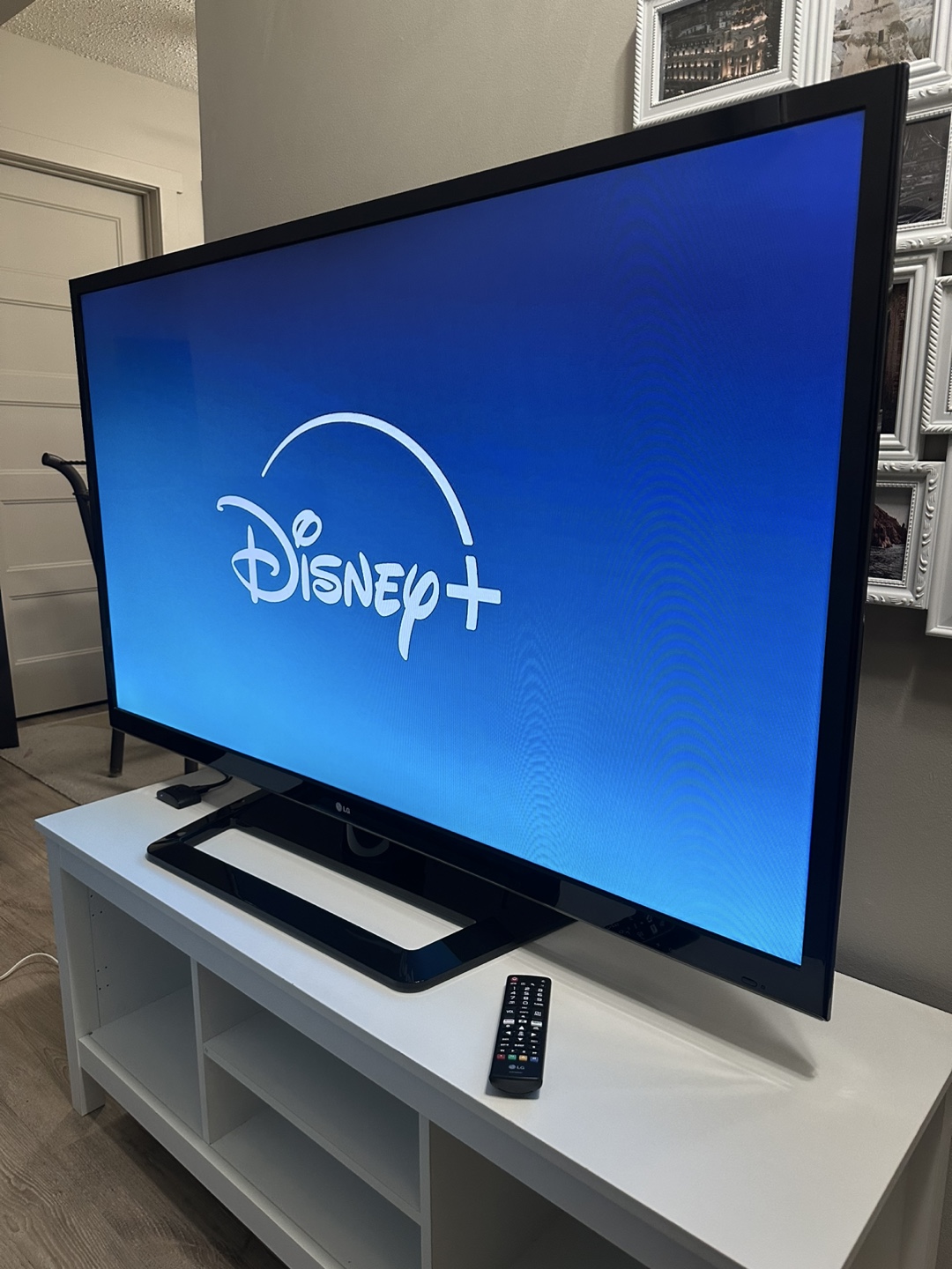 55″ LG LED TV (non-smart) comes with Roku TV stick - photo 5