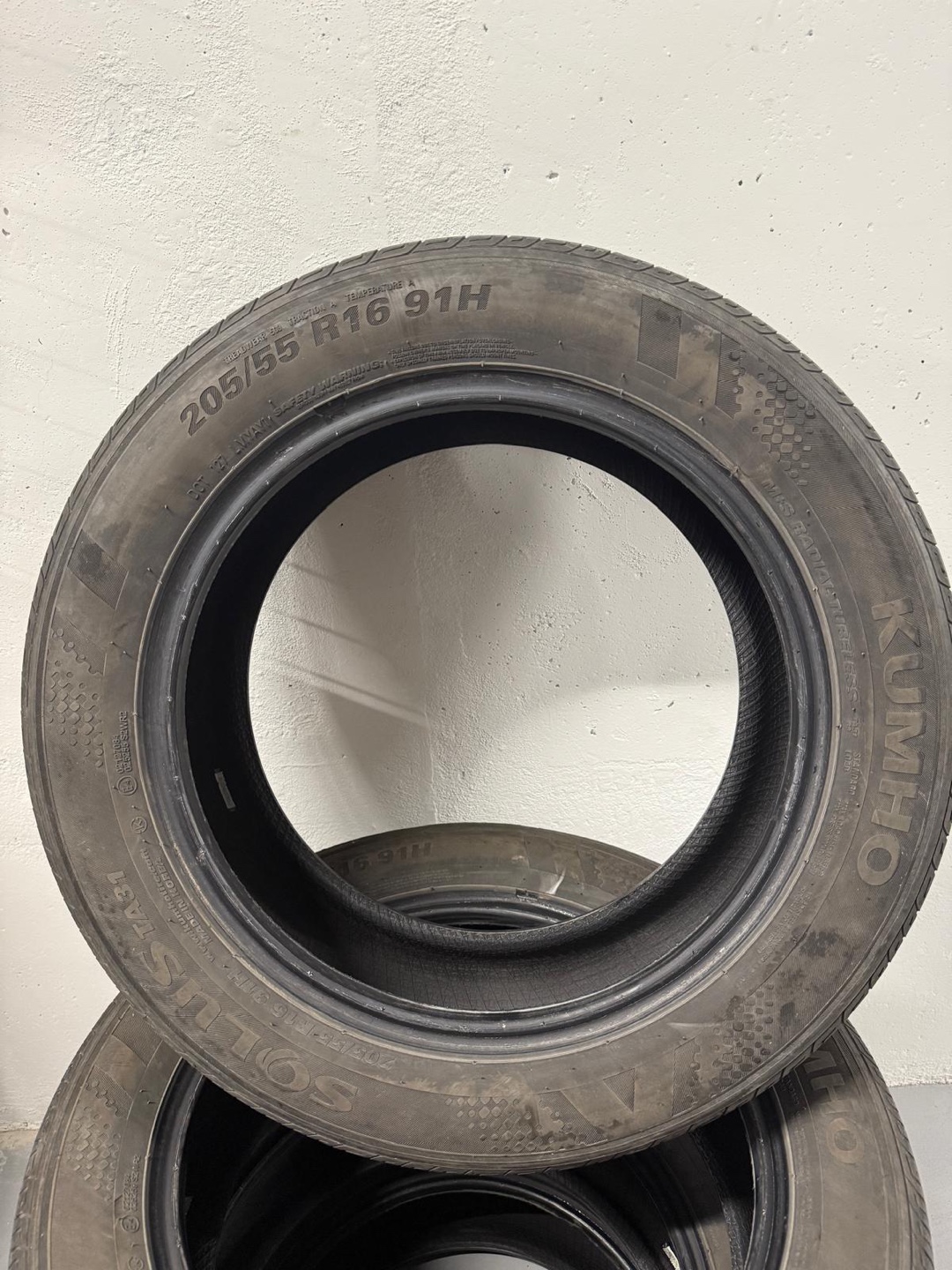 Four Kumho Solus KR16 205/55 R16 91H Tires - photo 2