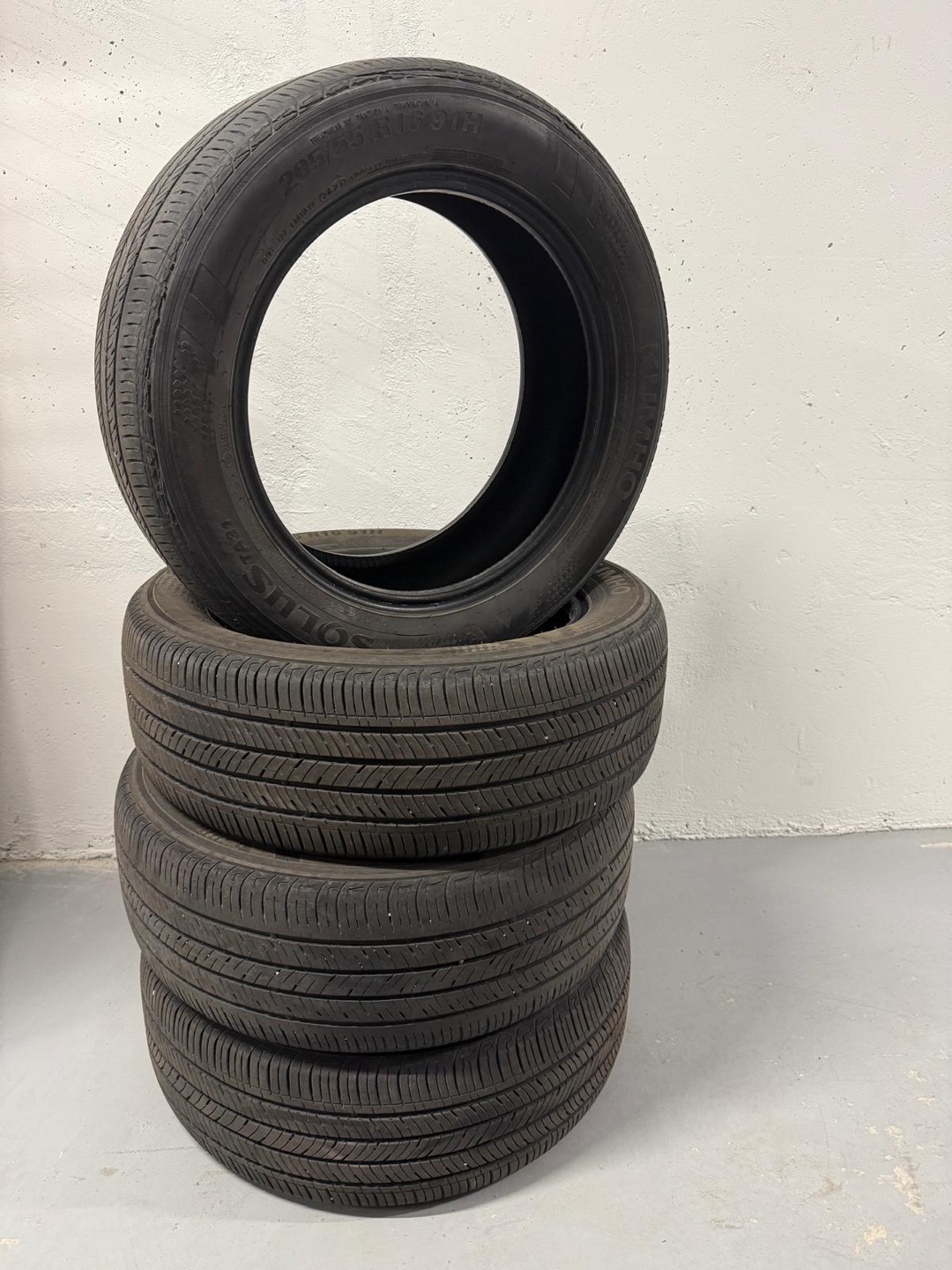 Four Kumho Solus KR16 205/55 R16 91H Tires