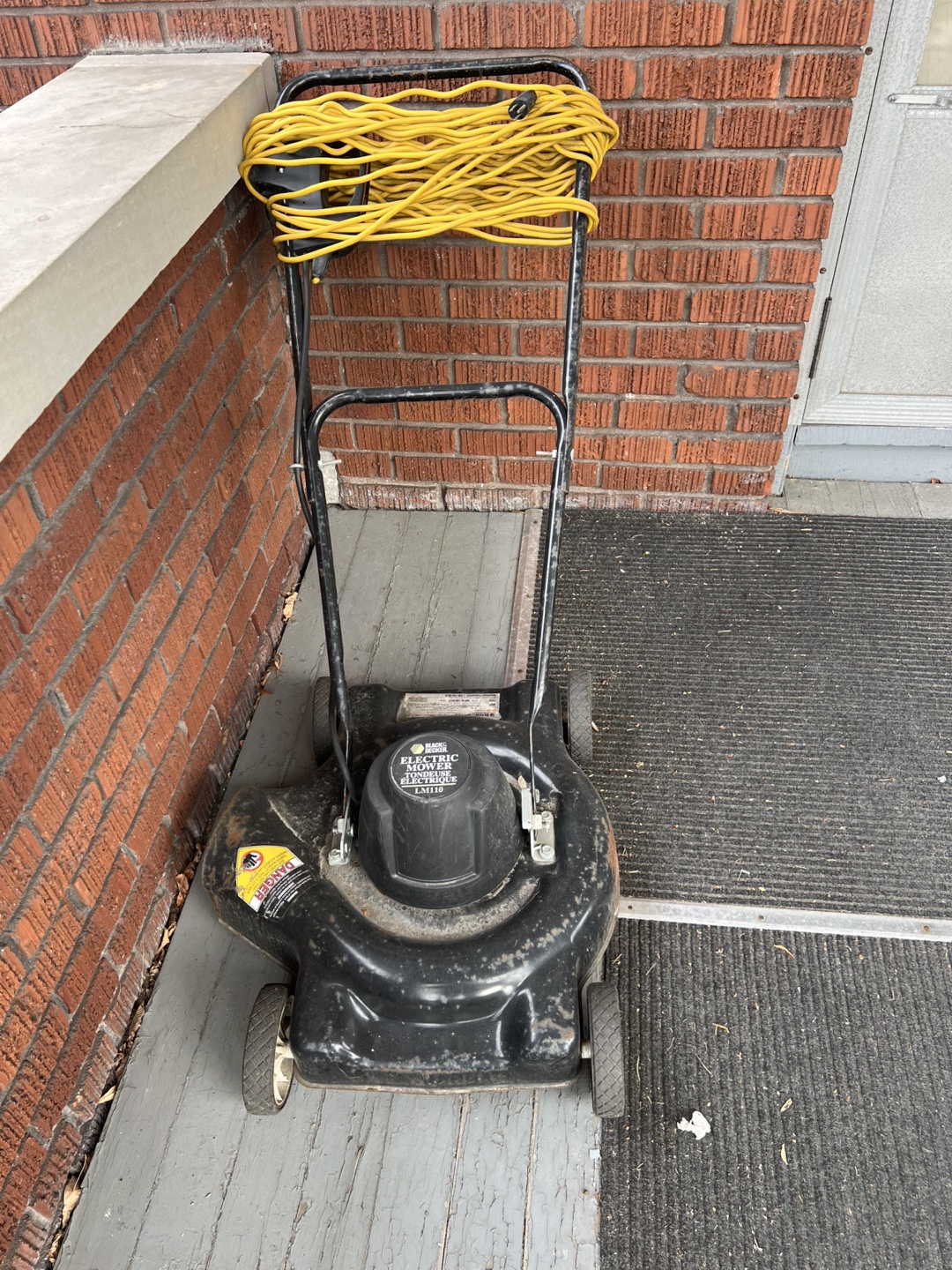 Black & Decker LM110 Electric Lawn Mower