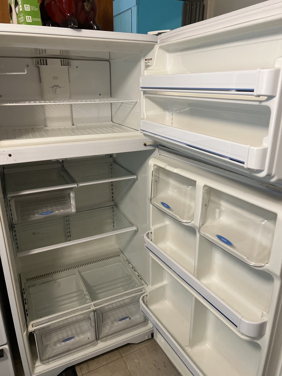 Frigidaire Top Freezer Refrigerator - photo 2