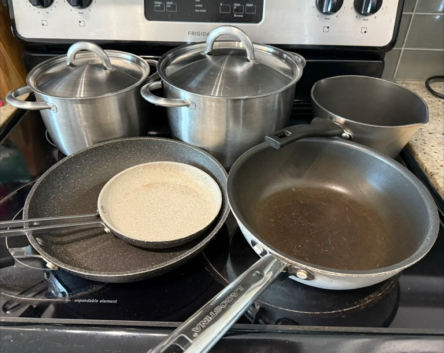 Set of cookware (pots & pans) thumbnail