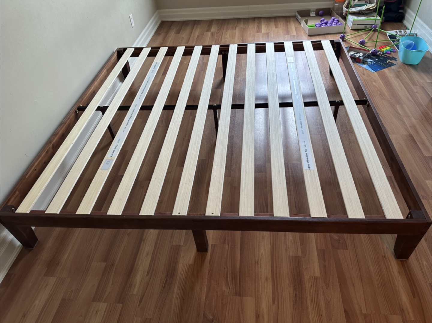 King-size Harlow wood solid platform bed frame - photo 4