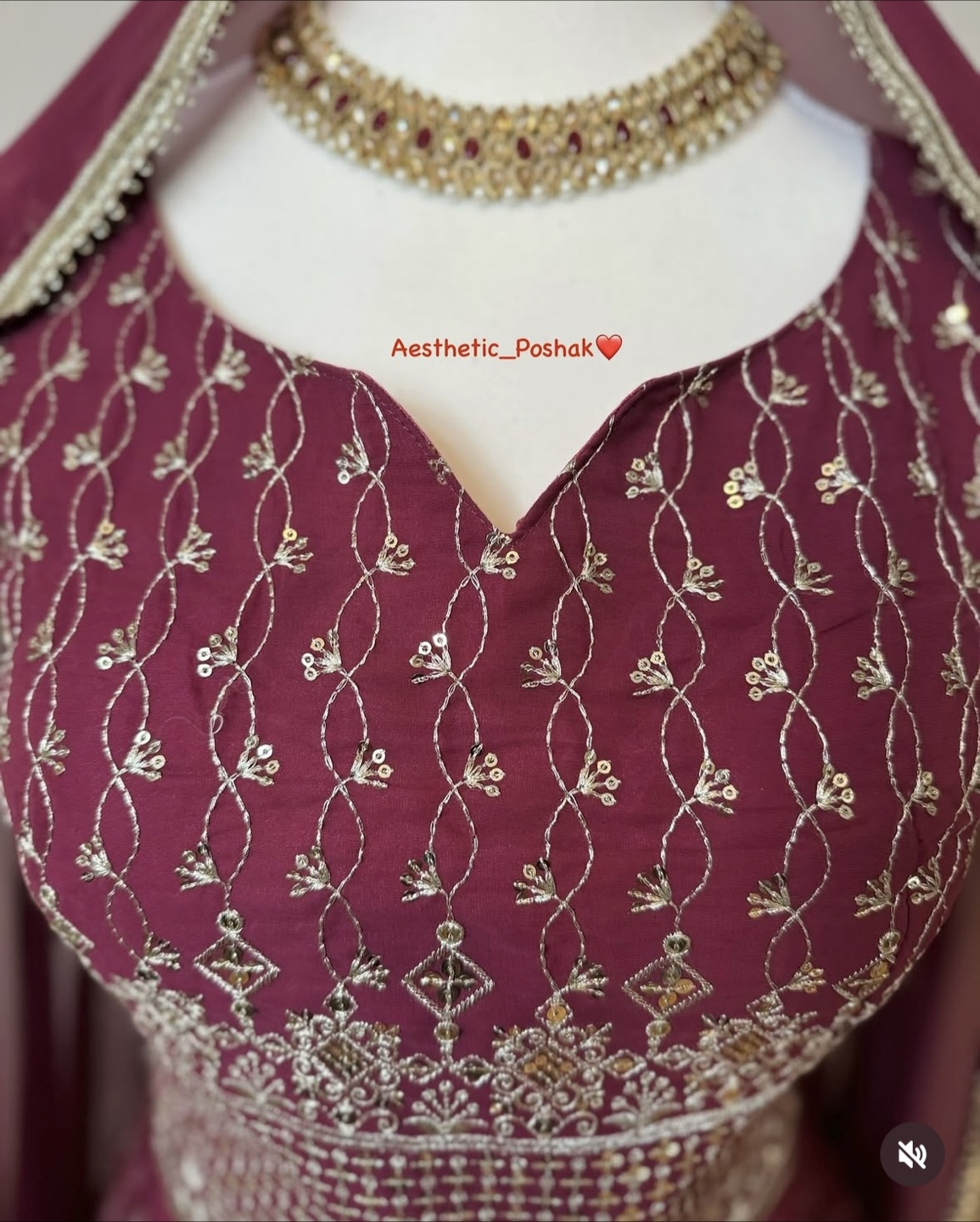 Gorgeous Embroidered Lehenga Choli - photo 3