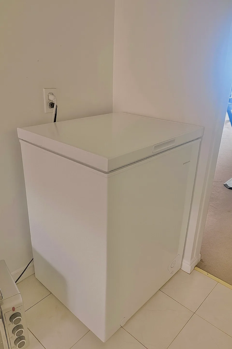 White chest freezer thumbnail
