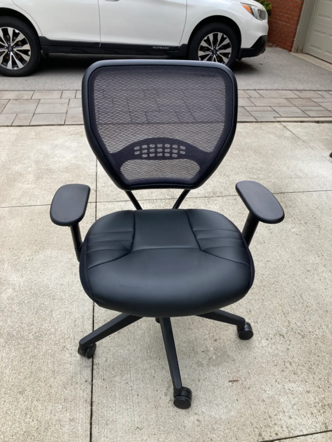 Black Mesh Office Chair with Adjustable Height thumbnail