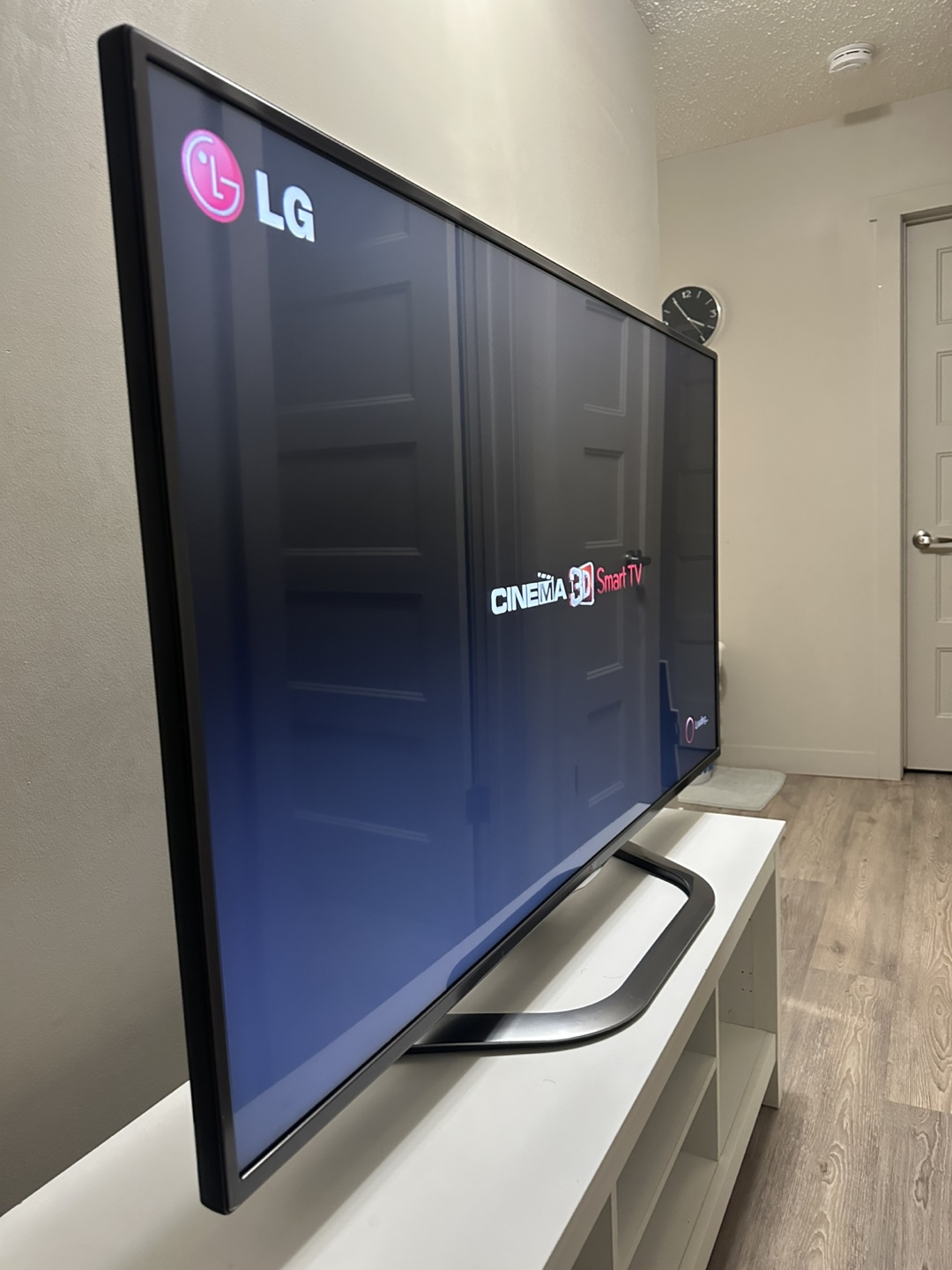 55-inch LG 3D Smart TV in excellent condition with magic remote