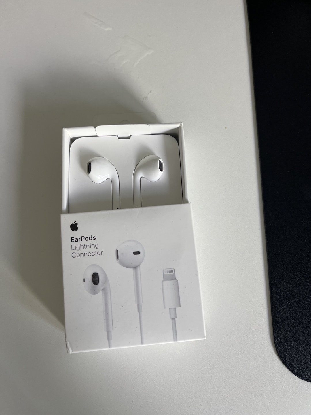 Apple EarPods with Lightning Connector - New in Box - photo 2