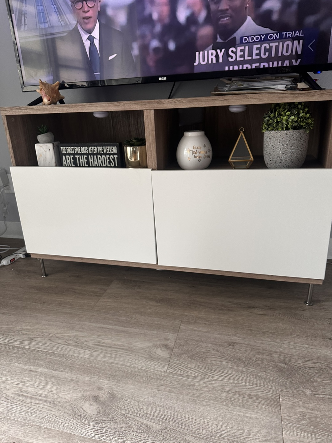 Tv stand 55”