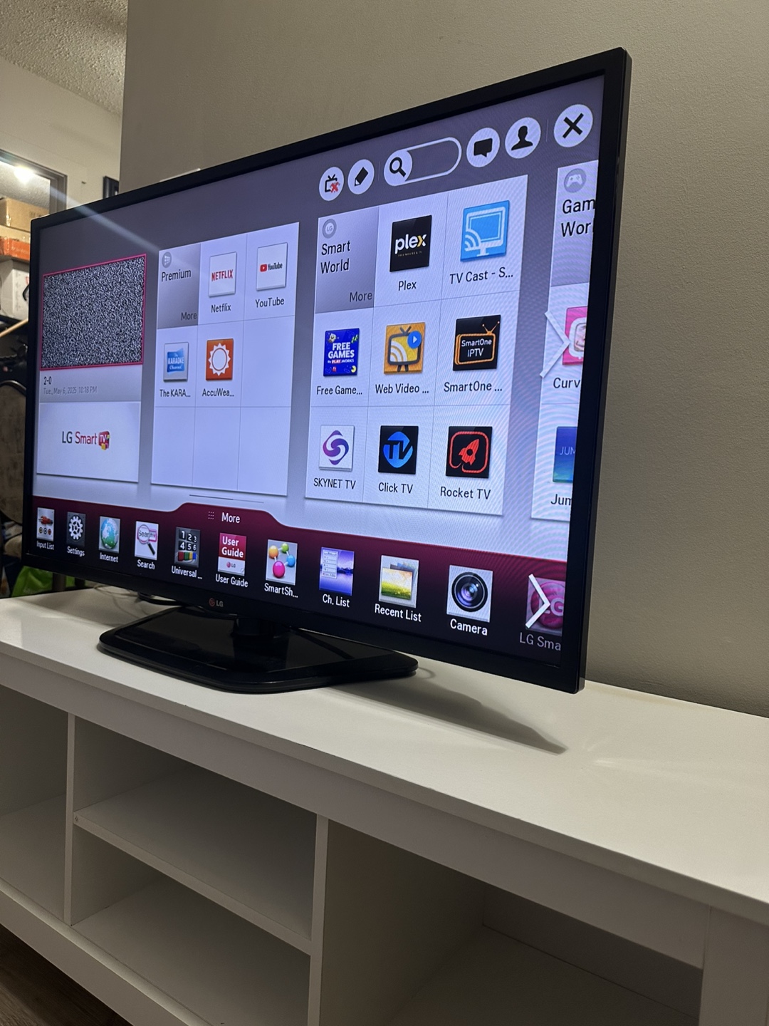 43″ LG Smart TV – Excellent Condition - photo 3